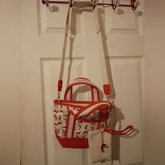 Madden Girl Cream White Chilli Pepper Themed 🌶️ Crossbody Purse - Picture 2 of 8